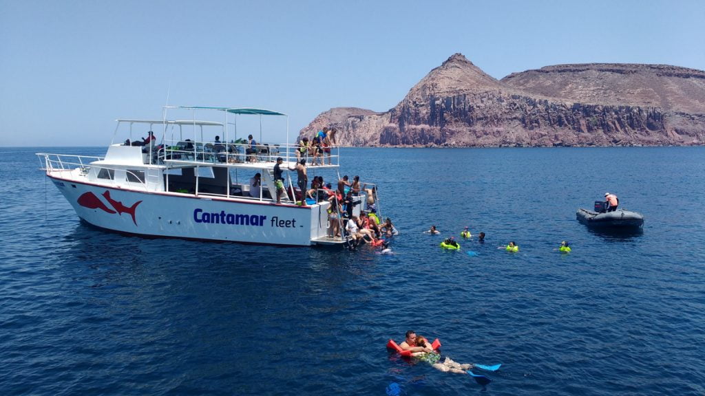 Barco Liberación, de Club Hotel Cantamar, Tour Isla Espíritu Santo Club Hotel Cantamar