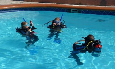 Curso de Buceo en Alberca de Club Hotel Cantamar